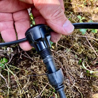 F-liittimen-asennus-gardenlightsfi-3